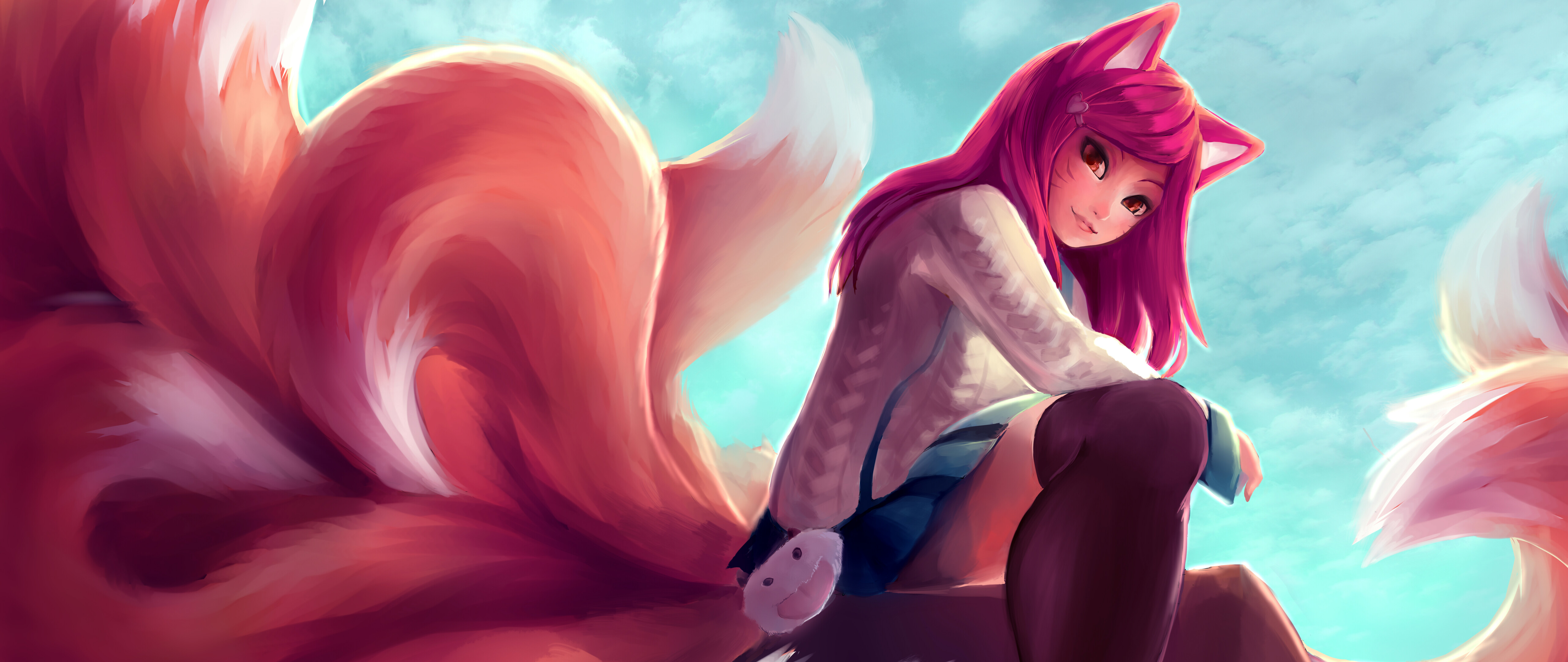 Ahri, personnage du jeu League of Legends, est reconnaissable à ses oreilles et sa queue de renard, ainsi qu’à sa jupe et ses bas montants.