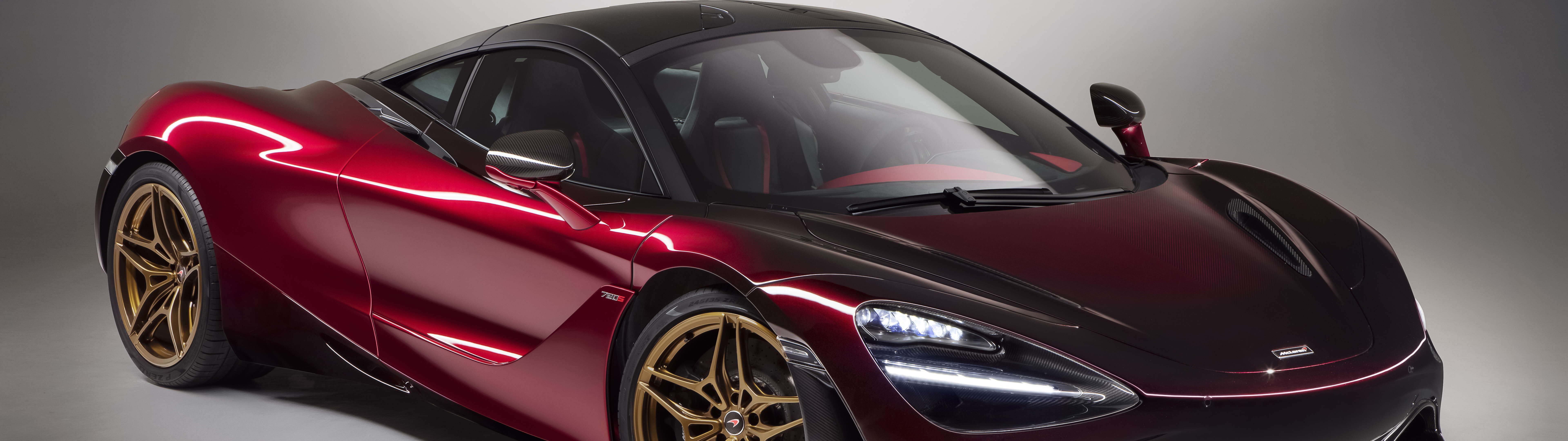 Une vue imprenable sur la McLaren 720S Velocity by MSO, qui met en valeur son design aérodynamique élégant et ses finitions de qualité, caractéristiques d’une voiture de sport de luxe.