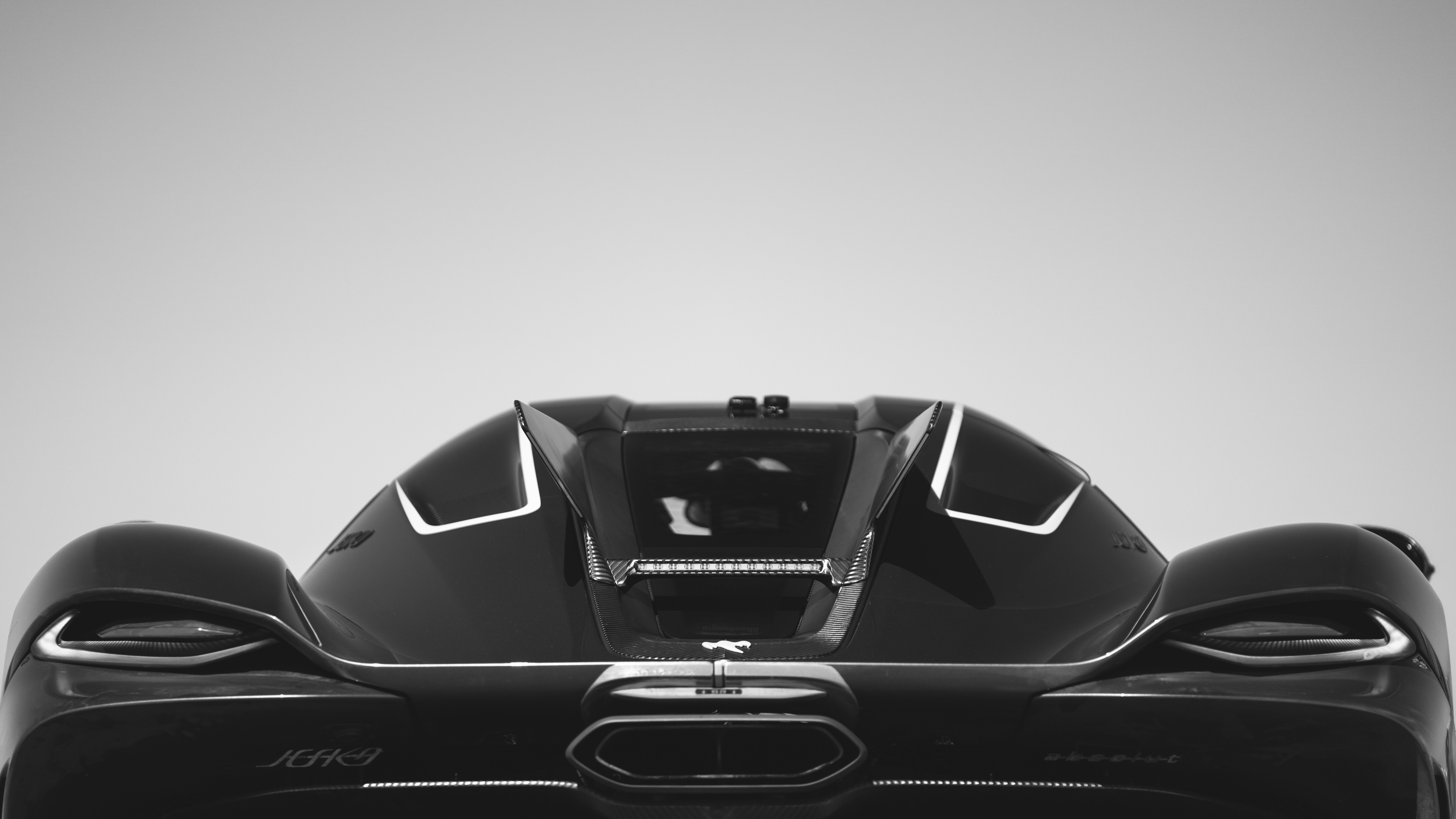 Une vue détaillée de la Koenigsegg Jesko Absolut, cette hypercar à l’aérodynamisme exceptionnel.