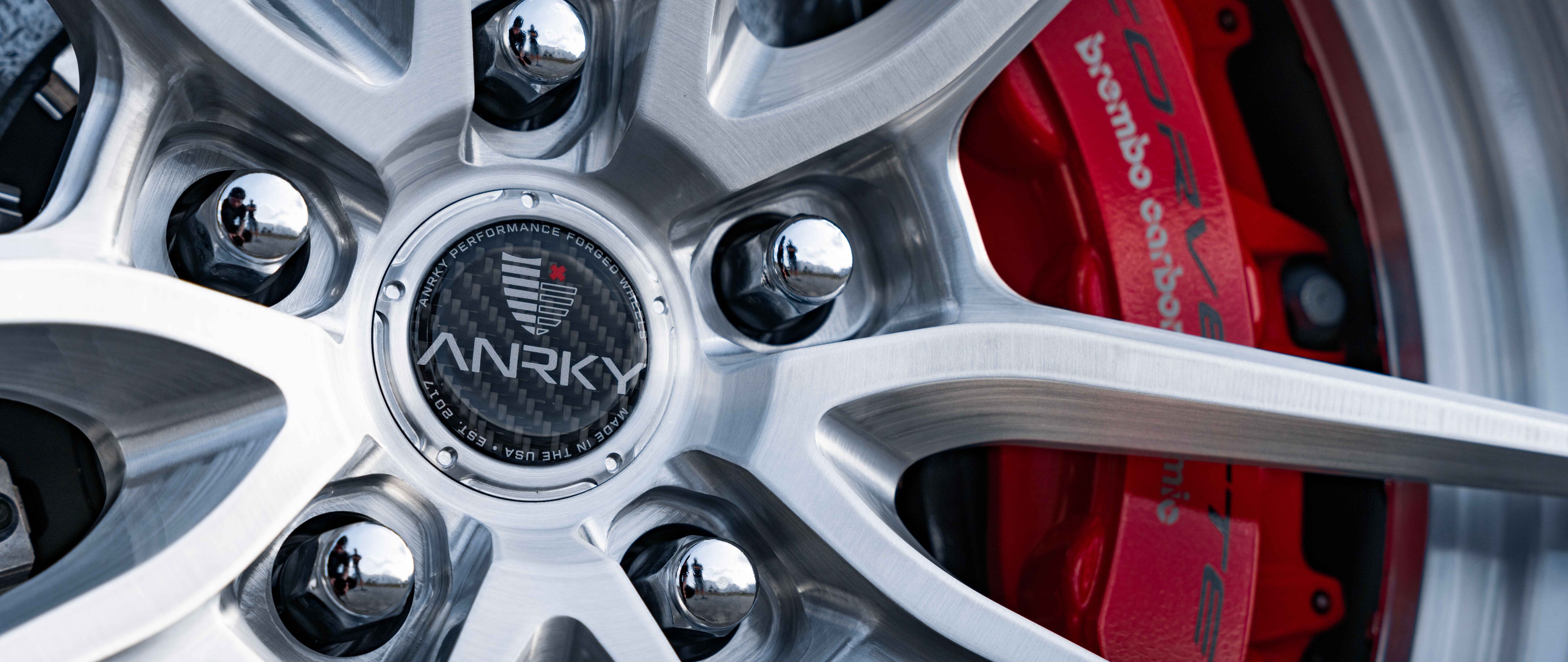 Une voiture de sport Chevrolet Corvette C8 élégante et puissante, dotée de lignes aérodynamiques modernes.