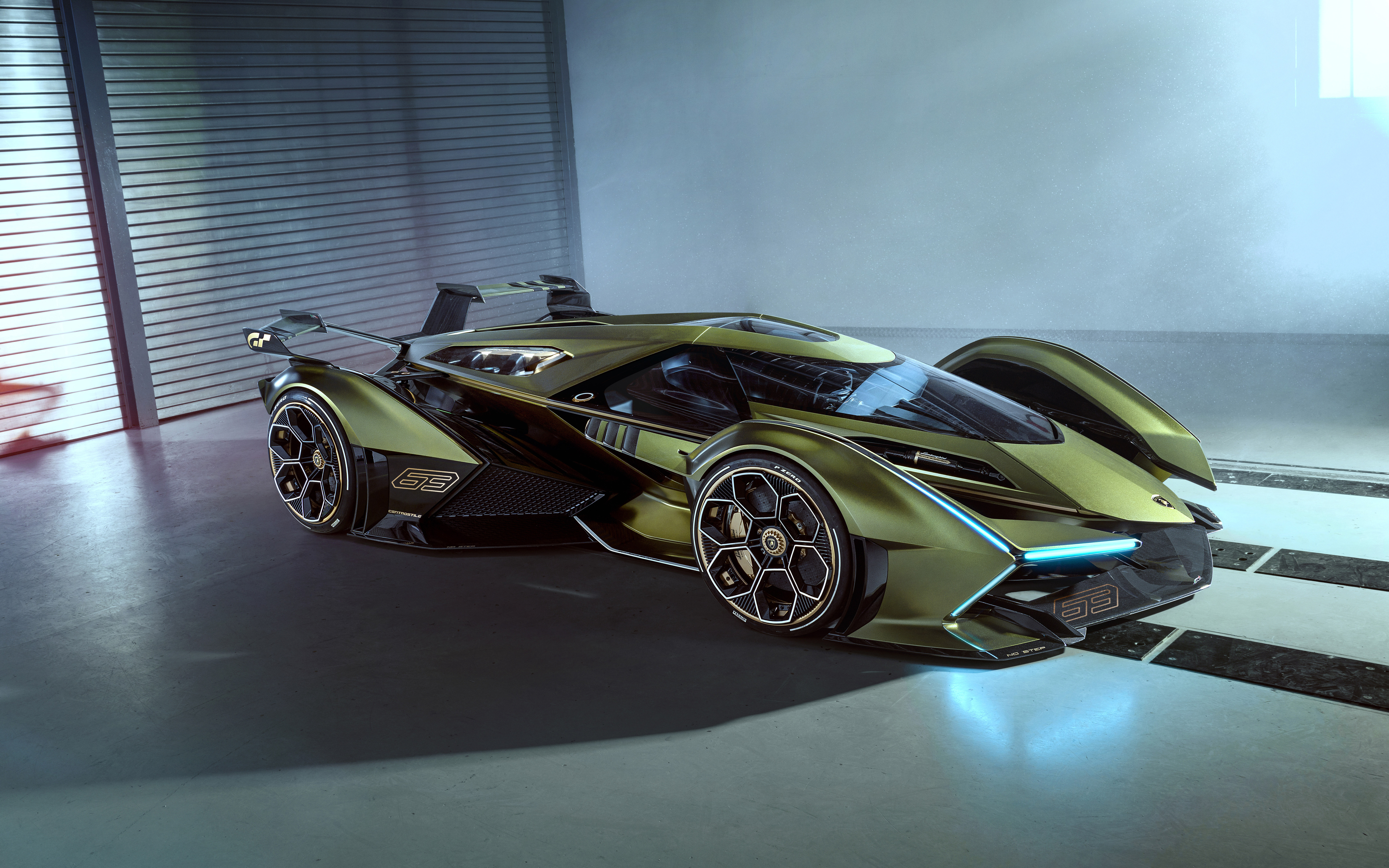 Une supercar futuriste, la Lamborghini Lambo V12 Vision Gran Turismo, qui met en valeur sa silhouette aérodynamique et son design audacieux.