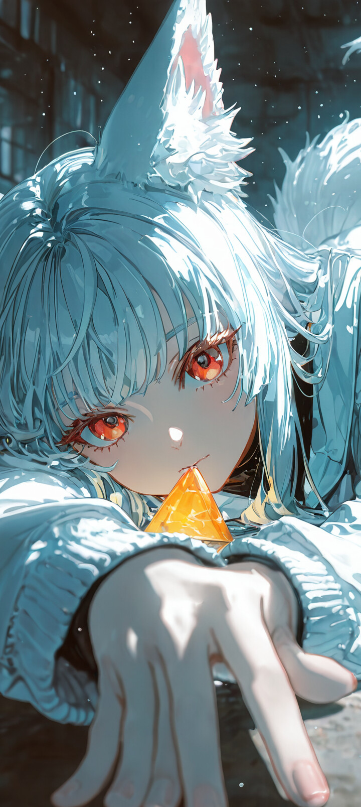 Une peinture numérique en gros plan représentant un renard stylisé, blanc et gris, avec des yeux orange lumineux et une expression intense. Une lumière orange émane de l’intérieur de ses oreilles et de sa gueule, sur un fond bleu flou.