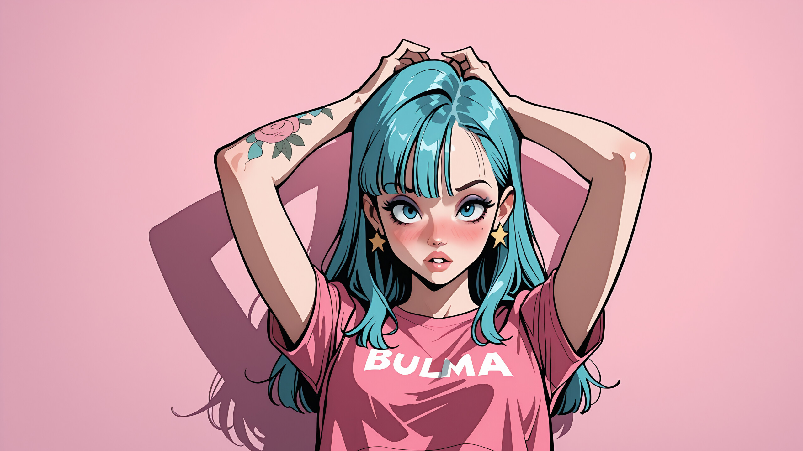 Une illustration de Bulma, personnage de Dragon Ball, dans un style d’animation japonaise (anime). Elle a les cheveux et les yeux bleus. Elle porte un débardeur rose avec le mot « BULMA » écrit dessus, un jean bleu et des boucles d’oreilles en forme d’étoiles. Elle a des tatouages de roses sur le bras et prend la pose, les mains derrière la tête, sur un fond rose.