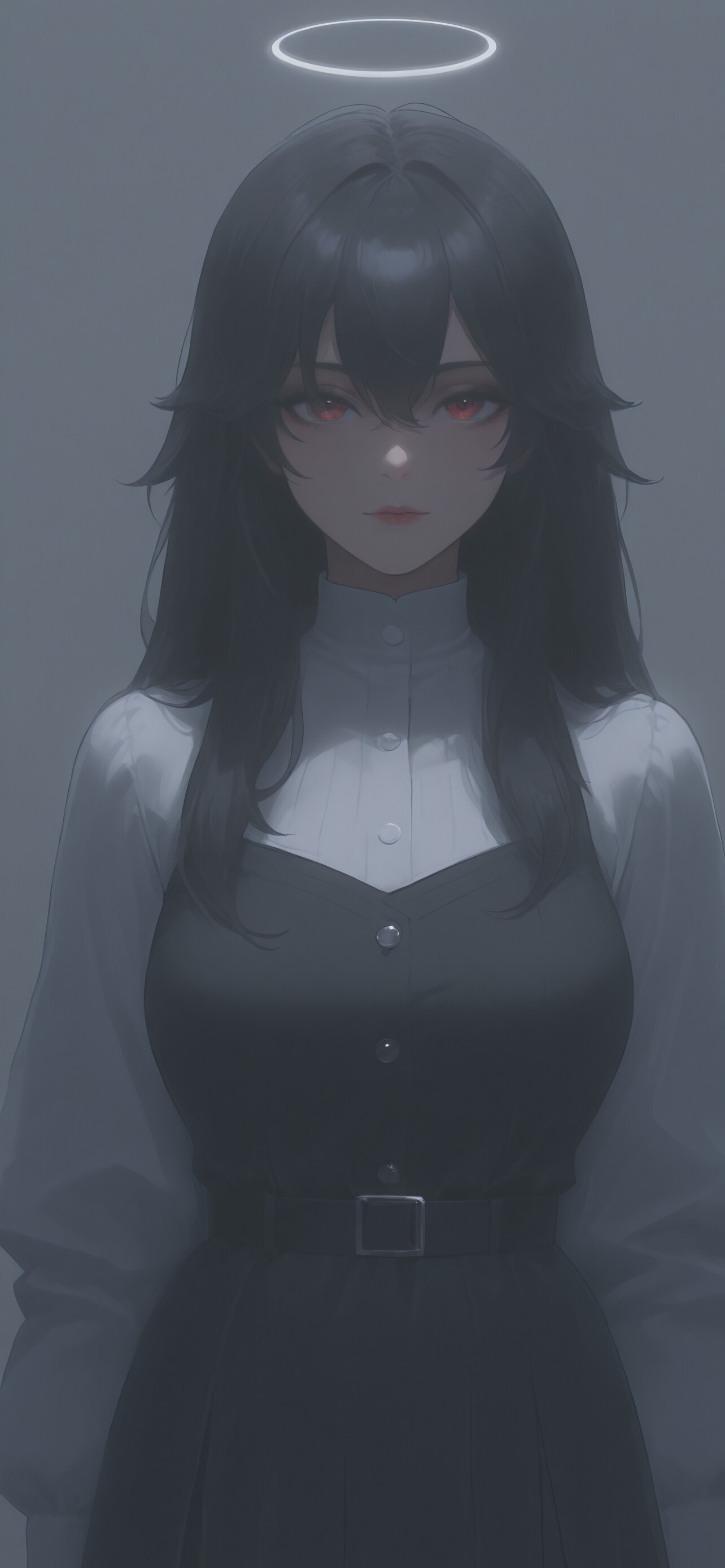 Un portrait en pied d’une jeune fille de style manga, avec de courts cheveux noirs et des yeux gris. Elle porte une blouse blanche, un nœir noir et une robe noire à tablier avec une ceinture. Son expression est neutre et sérieuse, et elle regarde directement le spectateur.